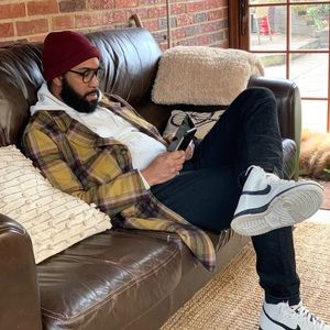 Meet your Posher, Devin